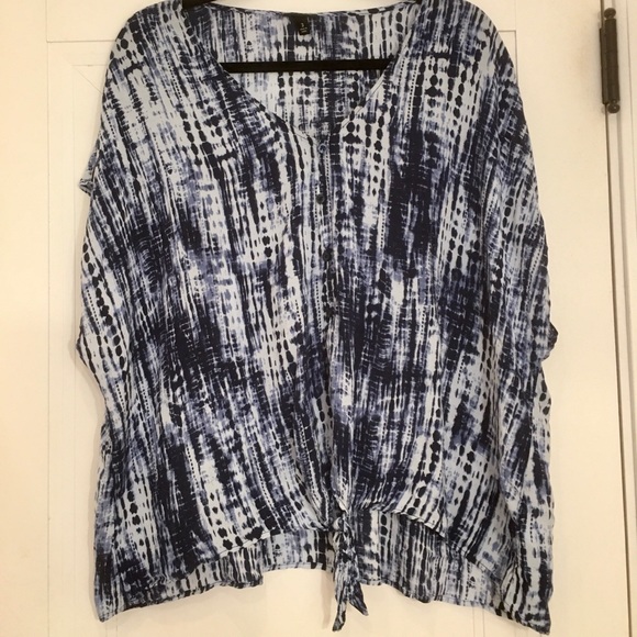 BLUE TIE-DYE CHALLIS TIE FRONT MIDI DOLMAN TOP - Picture 2 of 8